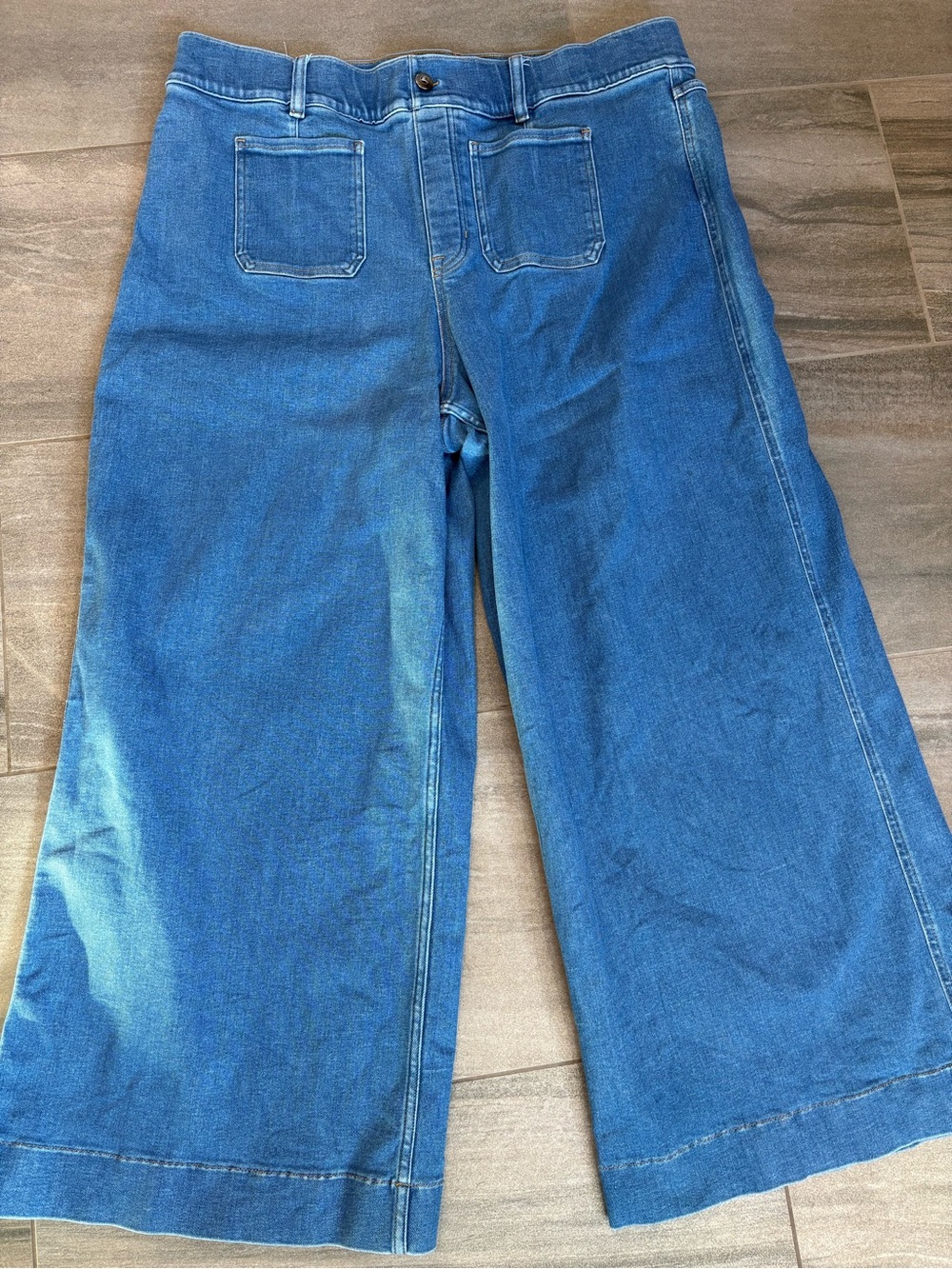 SPANX EveryWear Cropped Wide Leg Jeans Patch Pockets Medium Wash Denim Flare